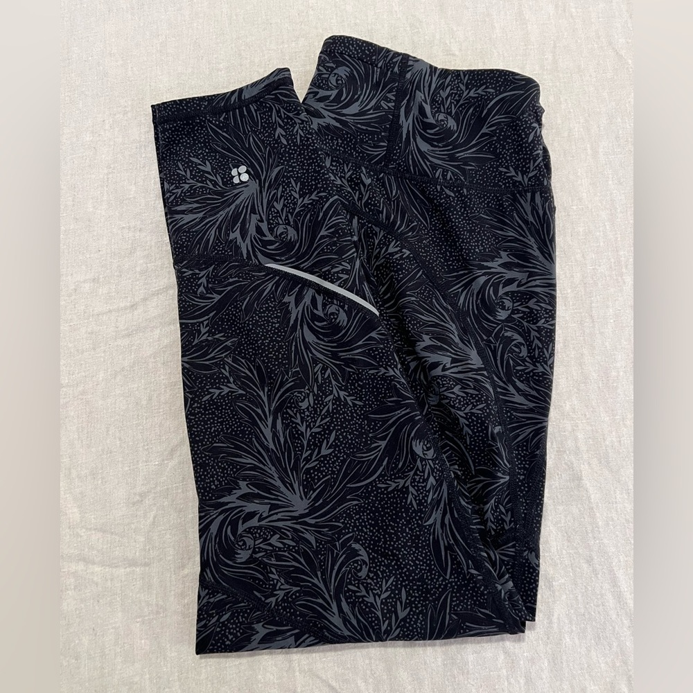 Sweaty Betty The Power Leggings Black and Gray Paisley Filigree Large